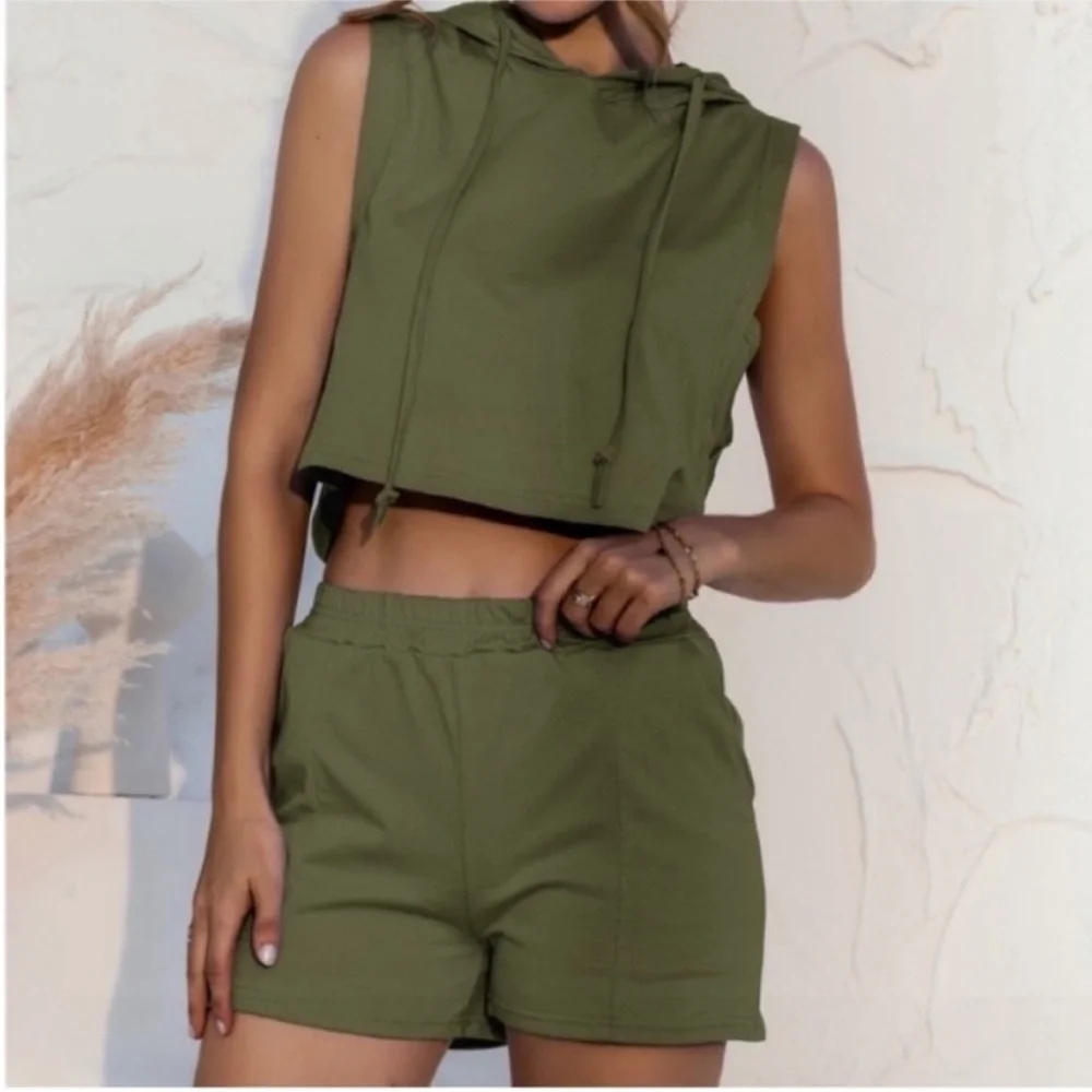 NWOT 6 Green hooded crop top vest and shorts with pockets workout lounge set - Picture 11 of 14